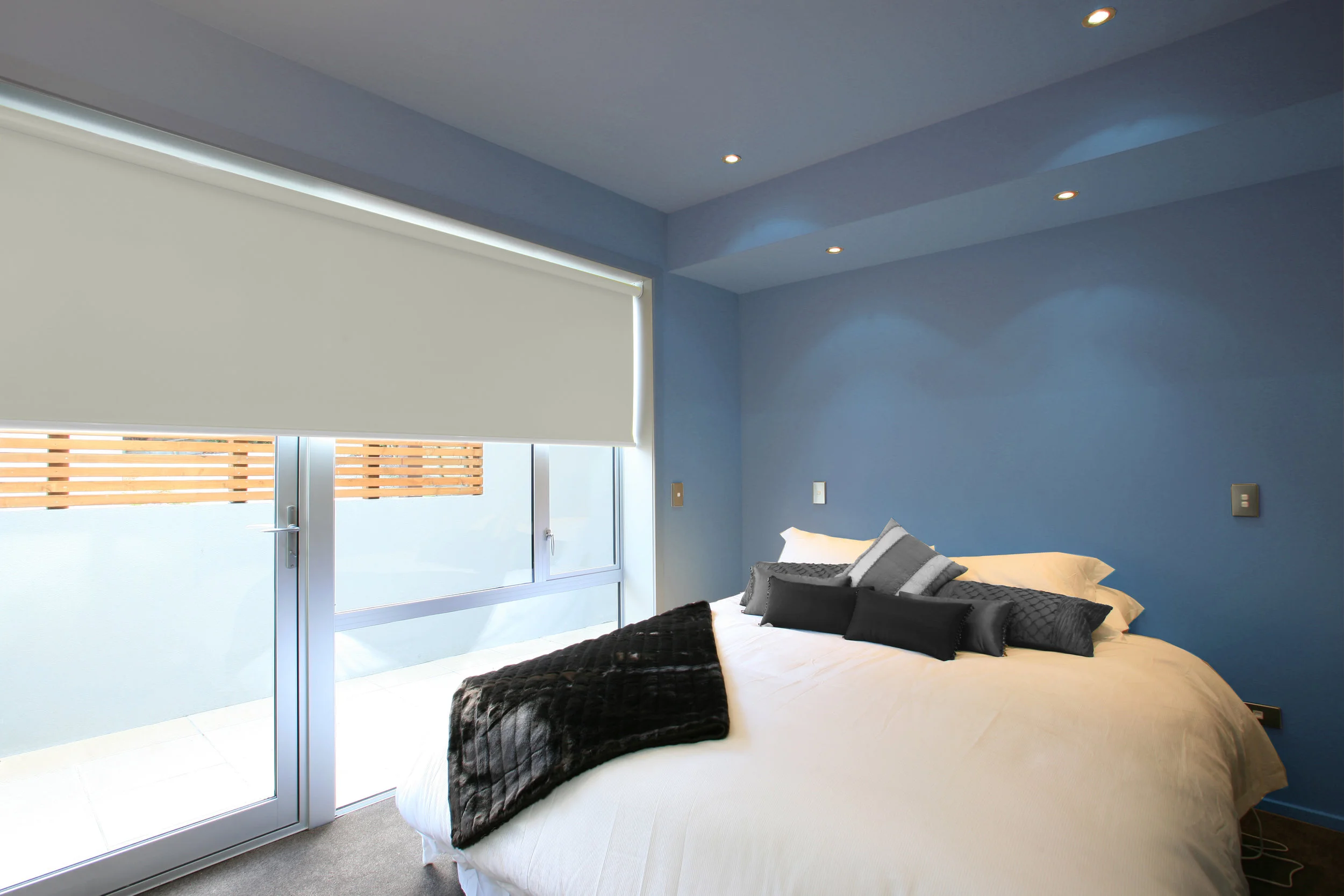 Blockout roller blinds