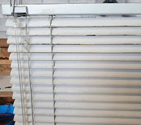 Venetian blind before cleaning